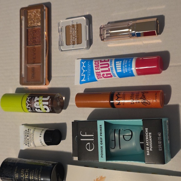 Makeup Sample Set - Picture 3 of 4